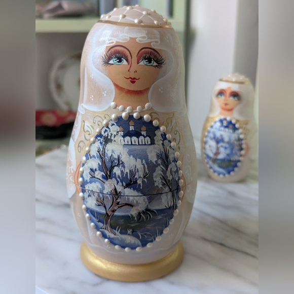 Hand-Painted Russian Winter Princess Nesting Dolls - gold accents 6 pc - Picture 6 of 15